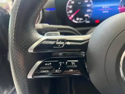 Photo 14 Mercedes Classe A 200 d Berline AMG Line