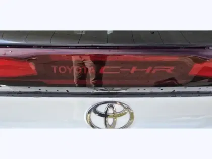 Photo 18 Toyota C-HR 1.8 Hybride 140 Graphic HYBRID M