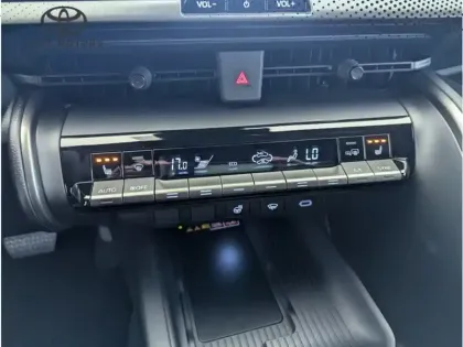 Photo 22 Toyota C-HR 2.0 PHEV 225 Graphic