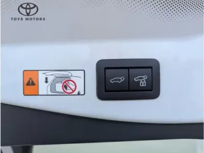 Photo 13 Toyota C-HR 2.0 PHEV 225 Graphic