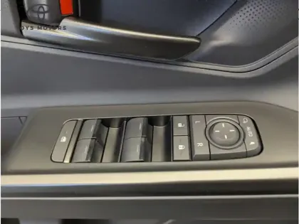 Photo 16 Toyota C-HR Design Grande Autonomie 77 kWh 224ch