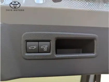 Photo 12 Toyota C-HR Design Grande Autonomie 77 kWh 224ch