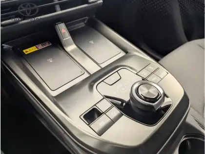 Photo 17 Toyota C-HR Design Grande Autonomie 77 kWh 224ch