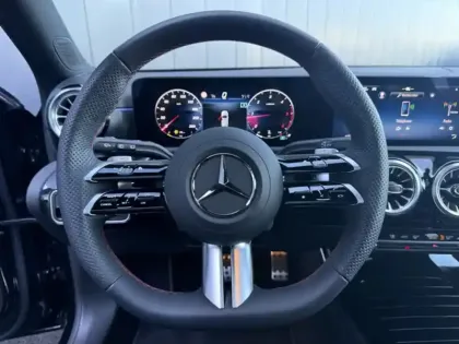 Photo 20 Mercedes Classe A 200 d AMG Line