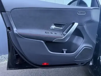 Photo 16 Mercedes Classe A 200 d AMG Line