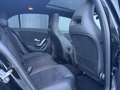 Photo 12 Mercedes Classe A 200 d AMG Line