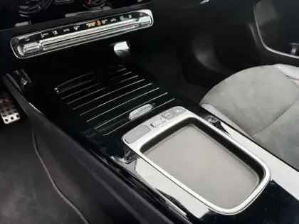 Photo 25 Mercedes CLA Coupé 250 e Hybrid EQ AMG Line