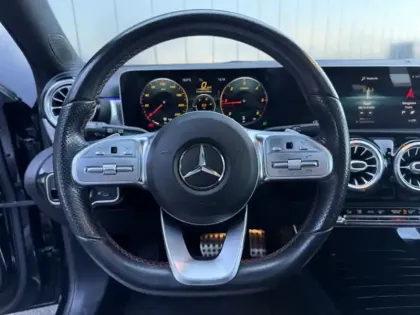 Photo 20 Mercedes Classe A 180 d AMG Line