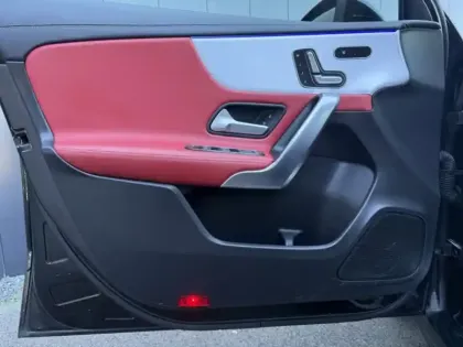 Photo 16 Mercedes Classe A 180 d AMG Line