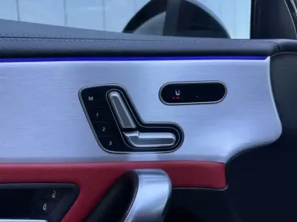 Photo 17 Mercedes Classe A 180 d AMG Line