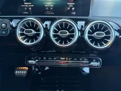 Photo 11 Mercedes Classe A 180 d AMG Line