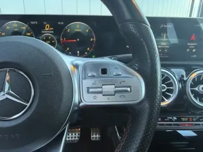 Photo 22 Mercedes Classe A 180 d AMG Line