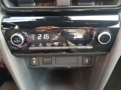 Photo 15 Toyota Yaris Hybride 1.5 HYBRID 116H DESIGN AUTO 2WD