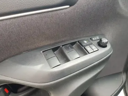 Photo 8 Toyota Yaris Hybride 1.5 HYBRID 116H DESIGN AUTO 2WD