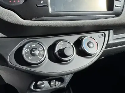 Photo 17 Toyota Yaris 70 VVT-i France