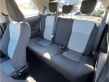 Photo 12 Toyota Yaris 70 VVT-i France