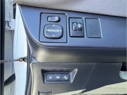 Photo 16 Toyota Yaris 70 VVT-i France