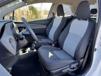 Photo 20 Toyota Yaris 70 VVT-i France