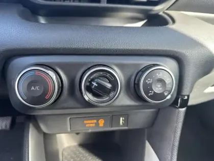 Photo 14 Toyota Yaris 70 VVT-i Design