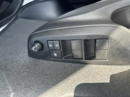 Photo 19 Toyota Yaris 70 VVT-i Design