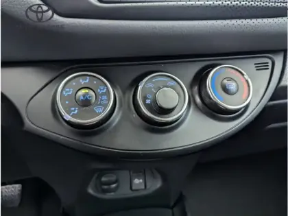 Photo 21 Toyota Yaris 70 VVT-i France