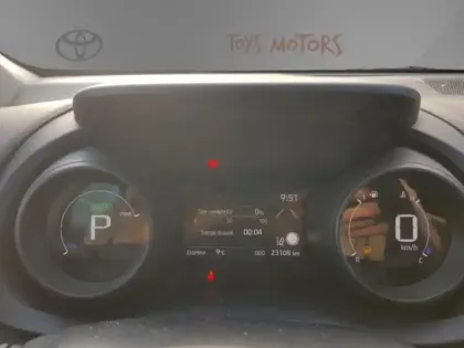 Photo 10 Toyota Yaris Hybride 116h Design