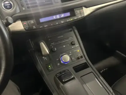 Photo 12 Lexus CT Gén. I Ph3 Luxe 5