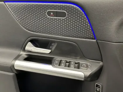 Photo 15 Mercedes GLA 200 d Progressive Line