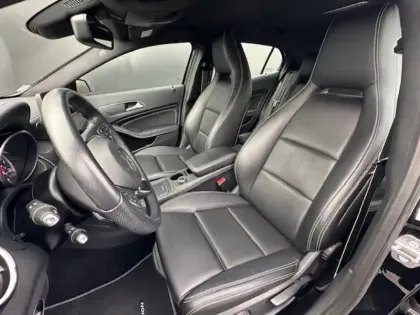 Photo 18 Mercedes GLA 200 d Starlight Edition