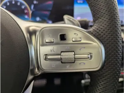 Photo 16 Mercedes Classe A AMG 35 4MATIC Berline