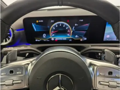 Photo 15 Mercedes Classe A AMG 35 4MATIC Berline