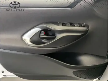 Photo 15 Toyota Yaris Hybride 116h Design