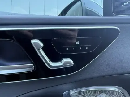 Photo 18 Mercedes Classe C Berline 300 e Hybrid EQ AMG Line