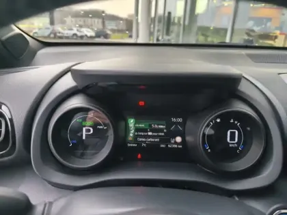 Photo 13 Toyota Yaris Hybride 1.5 HYBRID 116H DESIGN AWD AUTO