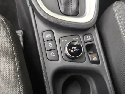 Photo 15 Toyota Yaris Hybride 1.5 HYBRID 116H DESIGN AWD AUTO