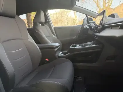 Photo 15 Toyota C-HR Design Grande Autonomie 77 kWh 224ch +