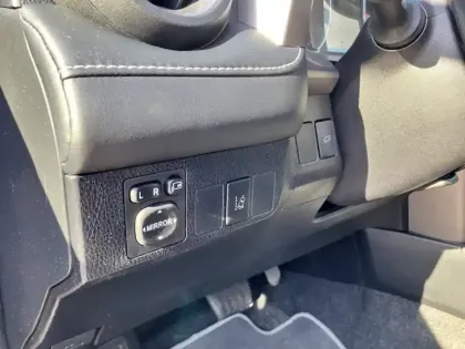 Photo 17 Toyota Rav4 Hybride 2WD Lounge