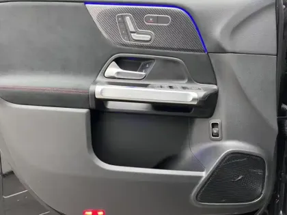 Photo 10 Mercedes GLB 200 d AMG Line