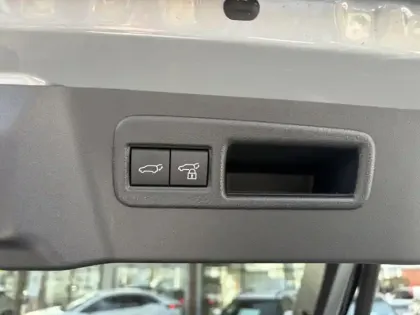 Photo 18 Toyota C-HR Design Grande Autonomie 77 kWh 224ch +