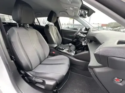 Photo 13 Peugeot 2008 Gén. II Ph1 NG Allure 5