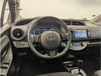 Photo 13 Toyota Yaris Hybride 1.5 100h Dynamic