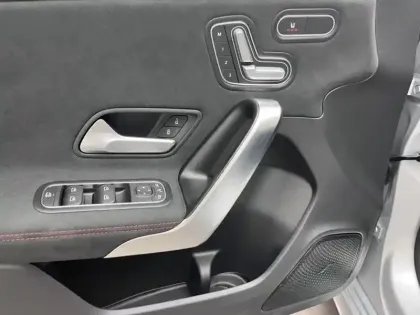 Photo 15 Mercedes Classe A 200 AMG Line