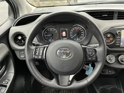 Photo 18 Toyota Yaris Gén. III Ph3 Ultimate 5