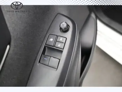 Photo 12 Toyota Yaris Hybride 116h Dynamic