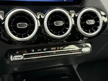 Photo 30 Mercedes GLA 200 d Progressive Line