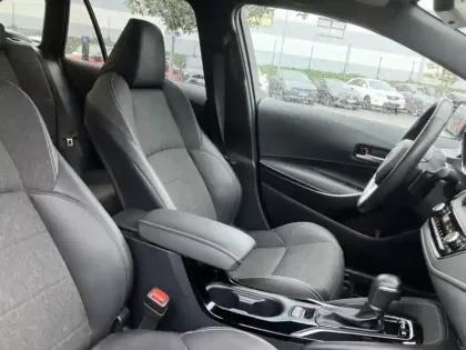 Photo 11 Toyota Corolla Hybride 196h Design