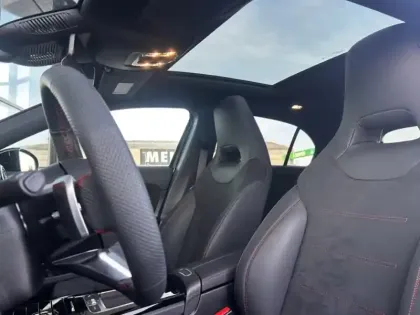 Photo 13 Mercedes Classe A 200 d AMG Line