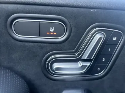 Photo 18 Mercedes Classe A 200 d AMG Line