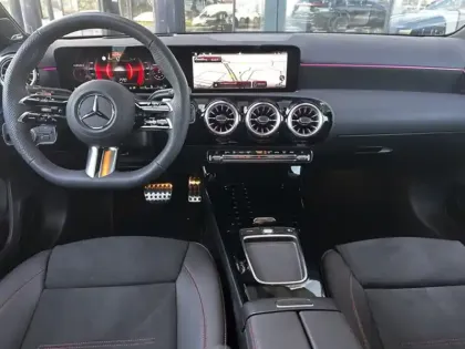 Photo 17 Mercedes Classe A 200 d AMG Line