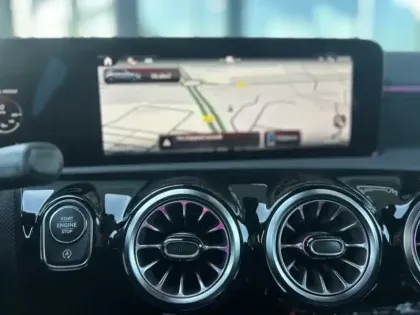 Photo 19 Mercedes Classe A 200 d AMG Line